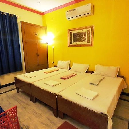 Anukampa Homestay アーグラ エクステリア 写真